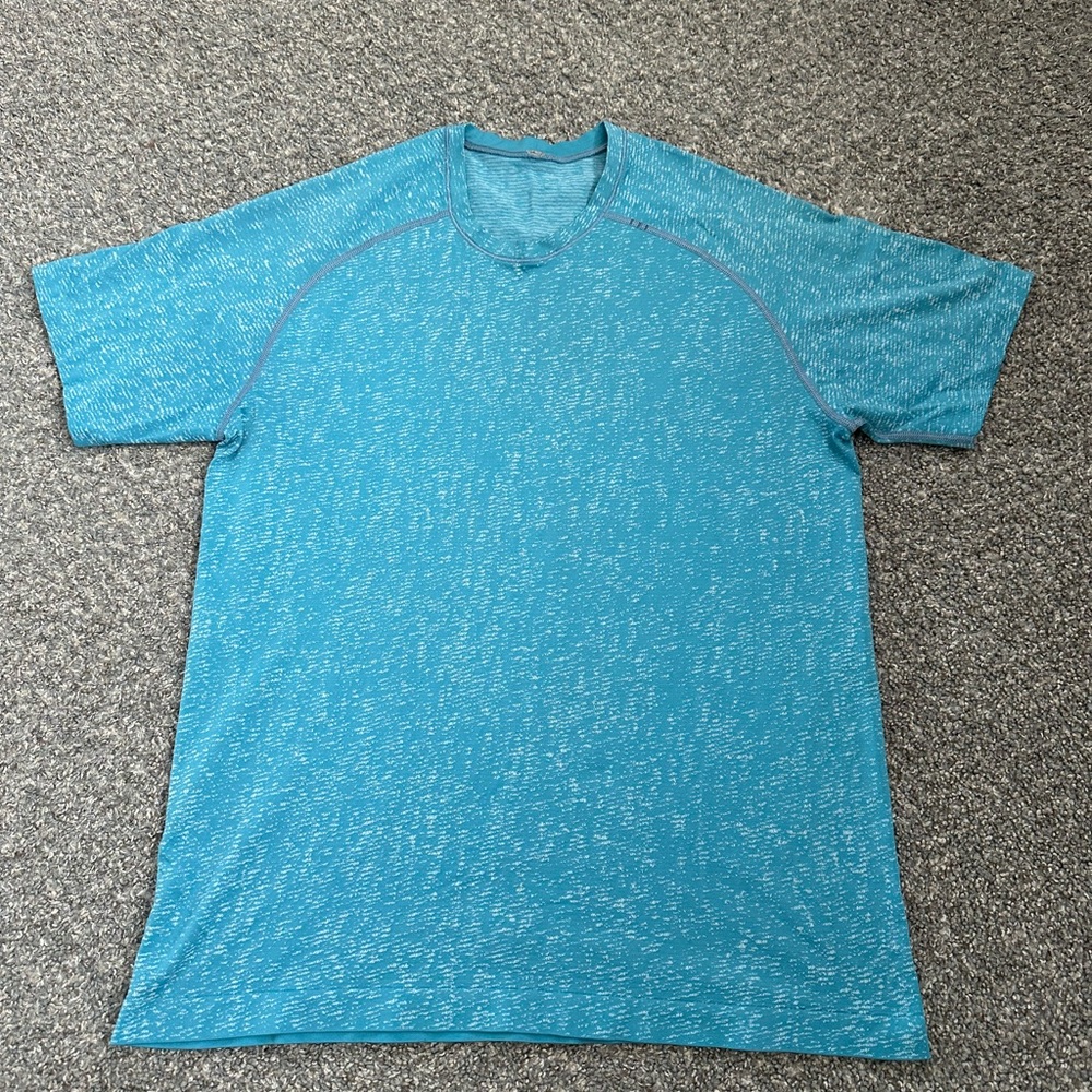 Lululemon Men's Metal Vent Tech Short Sleeve Shirt In Baby Blue Heathered Size M